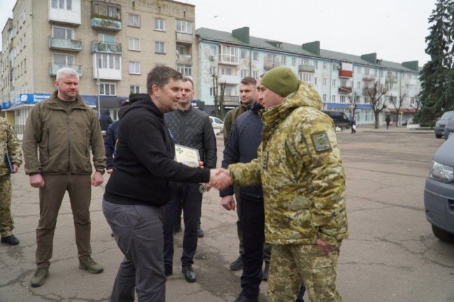 На Волині військовим передали 50 автомобілів