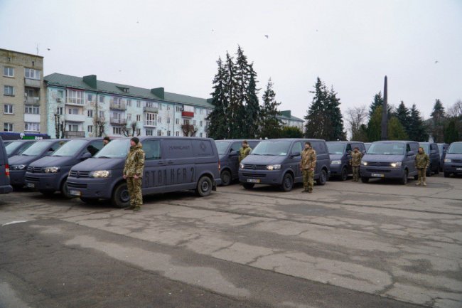 На Волині військовим передали 50 автомобілів