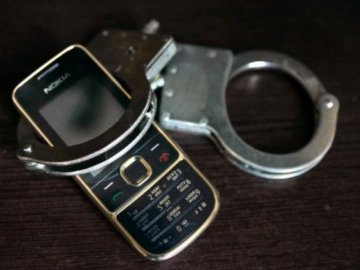 У Луцьку чоловік поцупив у пенсіонерки телефон