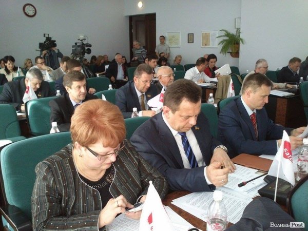 Депутатів Луцькради посадили по-новому. ФОТО