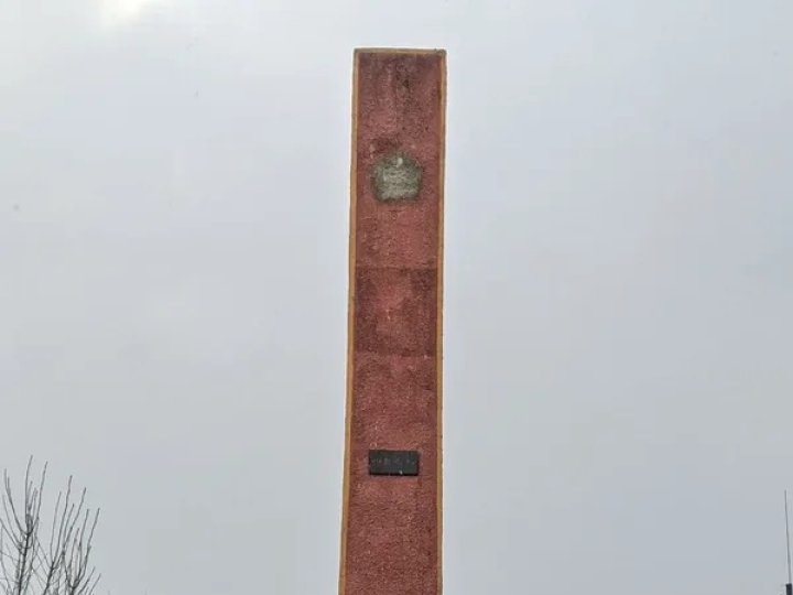 У селищі на Волині з пам'ятника прибрали радянську зірку