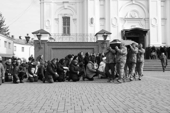 Луцьк - у скорботі: в останню дорогу провели Героя Едуарда Ковальчука