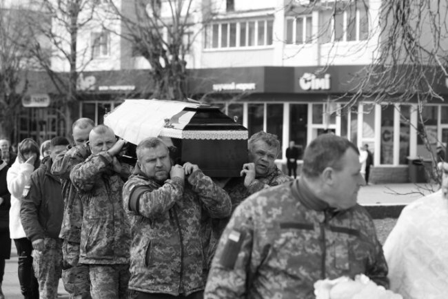 Луцьк - у скорботі: в останню дорогу провели Героя Едуарда Ковальчука