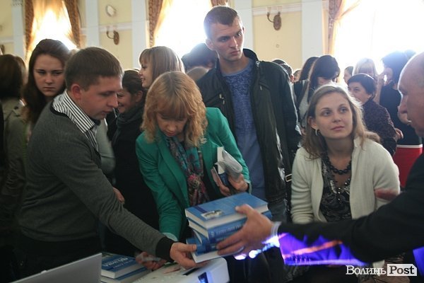 У Луцьку презентували книгу ведучого BBC та Discovery. ФОТО