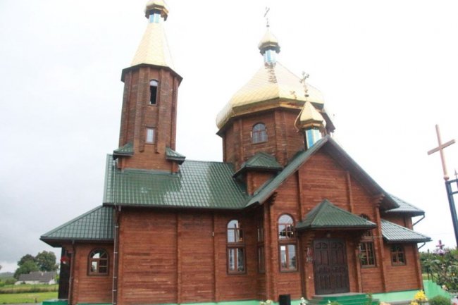 Владика Михаїл вперше відправив святкову службу у волинському селі. ФОТО