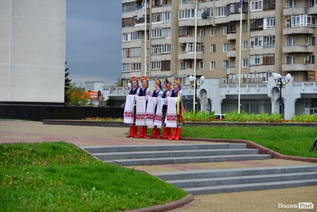 Працівники Волинської ОДА вбралися у вишиванки. ФОТО