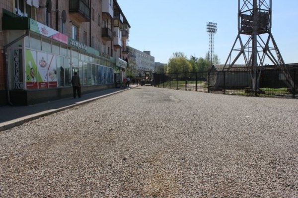 У Луцьку на прибудинкових територіях проводять ремонтні роботи. ФОТО