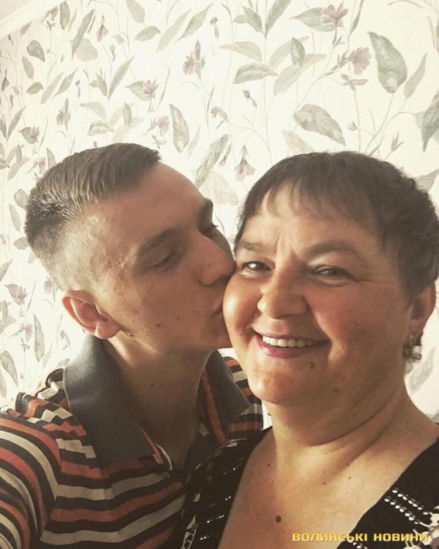 У родині актора-любителя з Луцька на рак хворіють і він, і його матір: небайдужих благають про допомогу