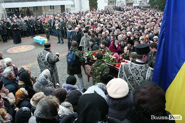 У Луцьку прощалися з загиблим волинянином. ФОТО