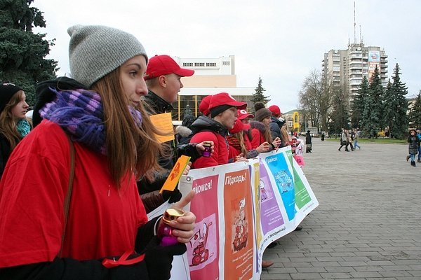 У Луцьку - хода проти СНІДу. ФОТО