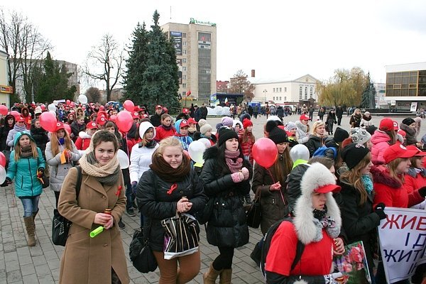 У Луцьку - хода проти СНІДу. ФОТО
