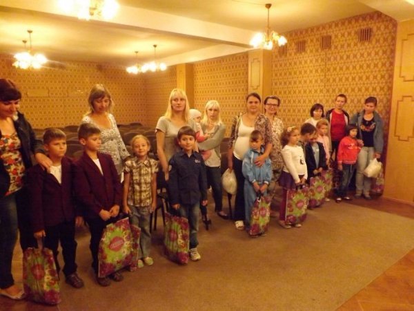 На Волині дітей переселенців допомогли зібрати у школу. ФОТО