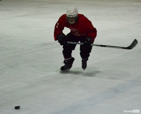 За підтримки УДАРу на Волині визначили кращих хокеїстів. ФОТО*