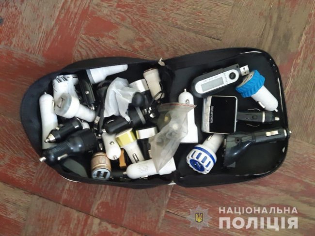 У Луцьку зловили автомобільного злодія: шукають власників вилучених речей