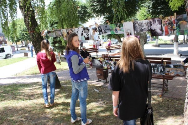 У центрі Луцька ‒ фотовиставка в сквері. ФОТО