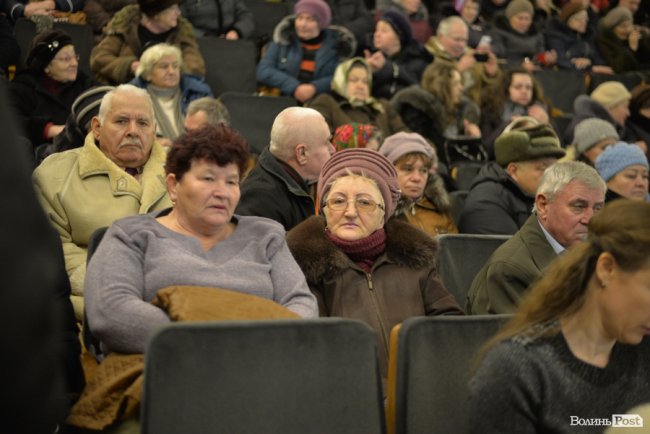 Дороги, поштарі, сільська медицина і школи: про що волиняни питали Петра Порошенка