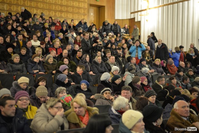 Дороги, поштарі, сільська медицина і школи: про що волиняни питали Петра Порошенка
