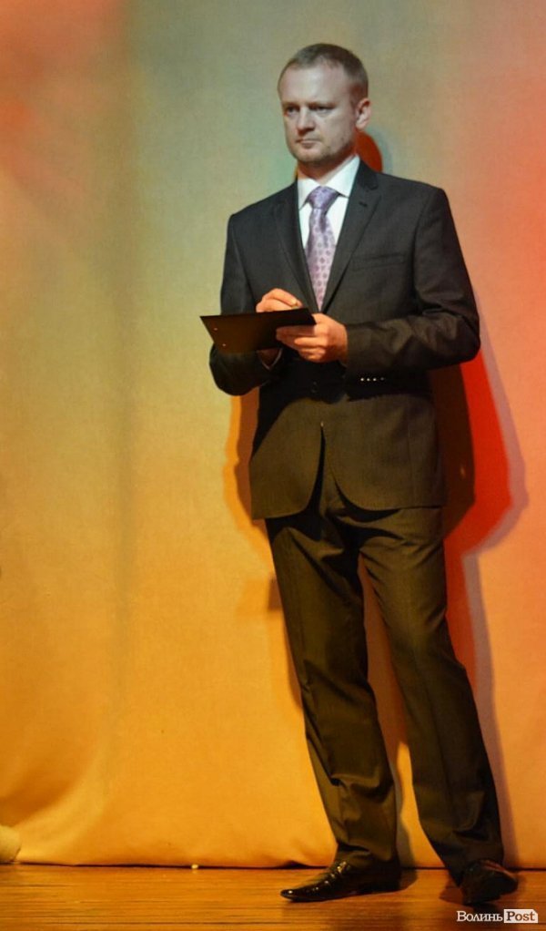 Луцьку сцену запалювали «різдвяні зірочки». ФОТО. ВІДЕО