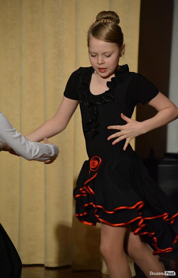 Луцьку сцену запалювали «різдвяні зірочки». ФОТО. ВІДЕО