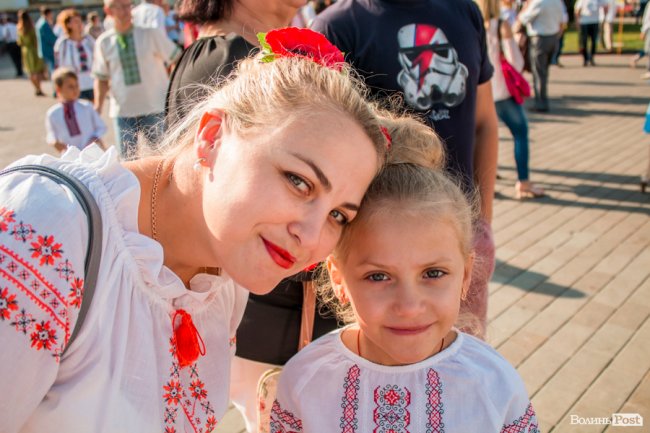 Луцьк у вишиванках. ФОТОРЕПОРТАЖ
