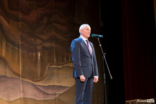 Квіти, подяки та музичний концерт: волинських медпрацівників привітали з професійним  святом