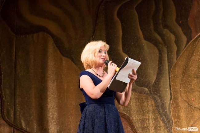 Квіти, подяки та музичний концерт: волинських медпрацівників привітали з професійним  святом