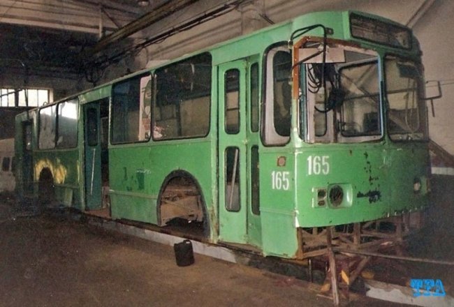 Тролейбус 165 до ремонту