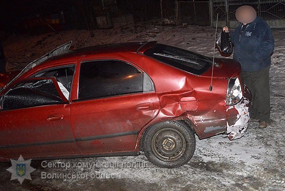 У Луцьку зіткнулися два легковики та бус