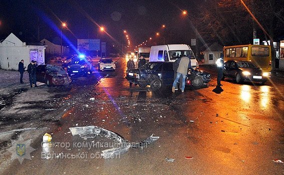 У Луцьку зіткнулися два легковики та бус
