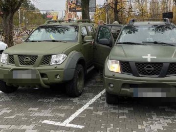 На власному СТО у Польщі двоє братів із Луцька ремонтують авто для ЗСУ. ВІДЕО