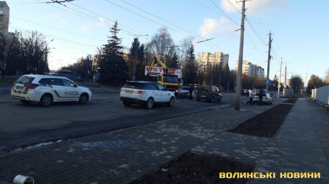 У Луцьку на Відродження зіткнулися дві автівки. ФОТО