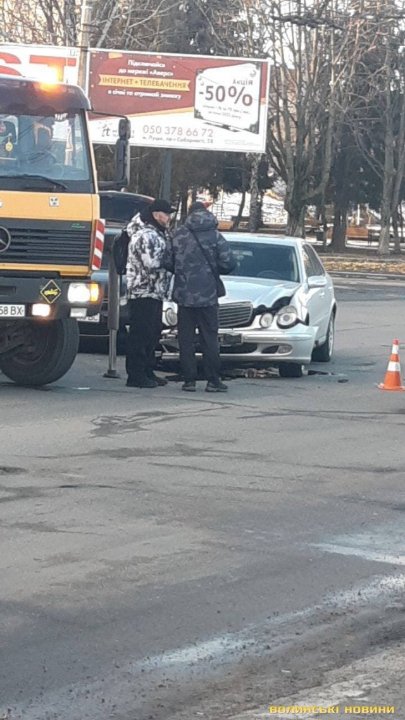 У Луцьку на Відродження зіткнулися дві автівки. ФОТО