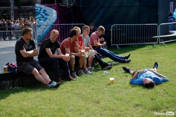 Як у Львові вболівали за Україну в матчі з Францією. ФОТО