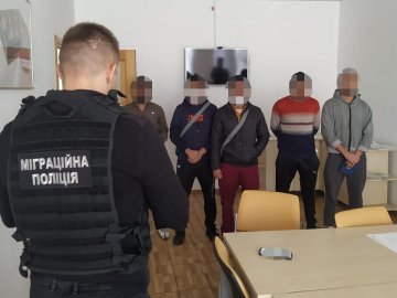 На волинському підприємстві працювали четверо іноземців-нелегалів