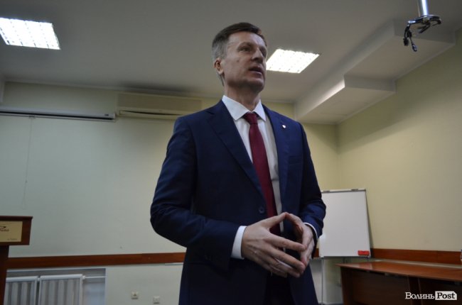 Гідні зарплати та відсіч Росії: про що кандидат в Президенти Валентин Наливайченко говорив з лучанами*