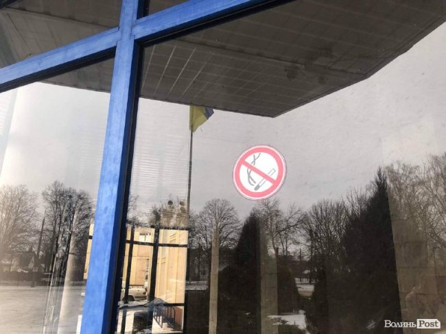 Куріння біля університетів у Луцьку: як студентам не отримати штраф 