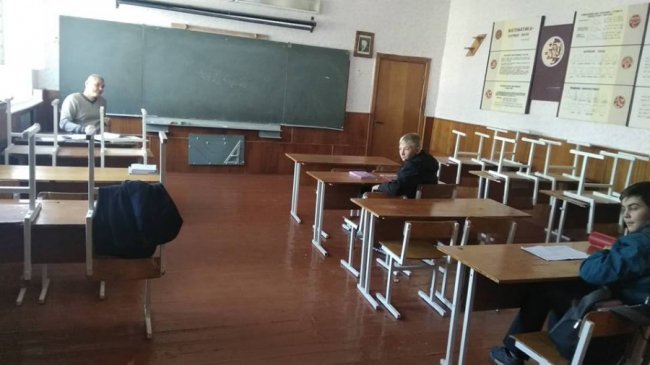 Освітній протест: на Волині батьки не пустили дітей до скандальної школи