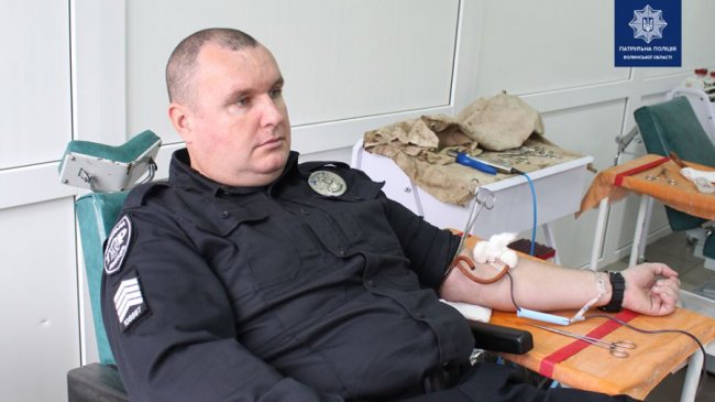 Волинські патрульні здали кров для постраждалих в ДТП