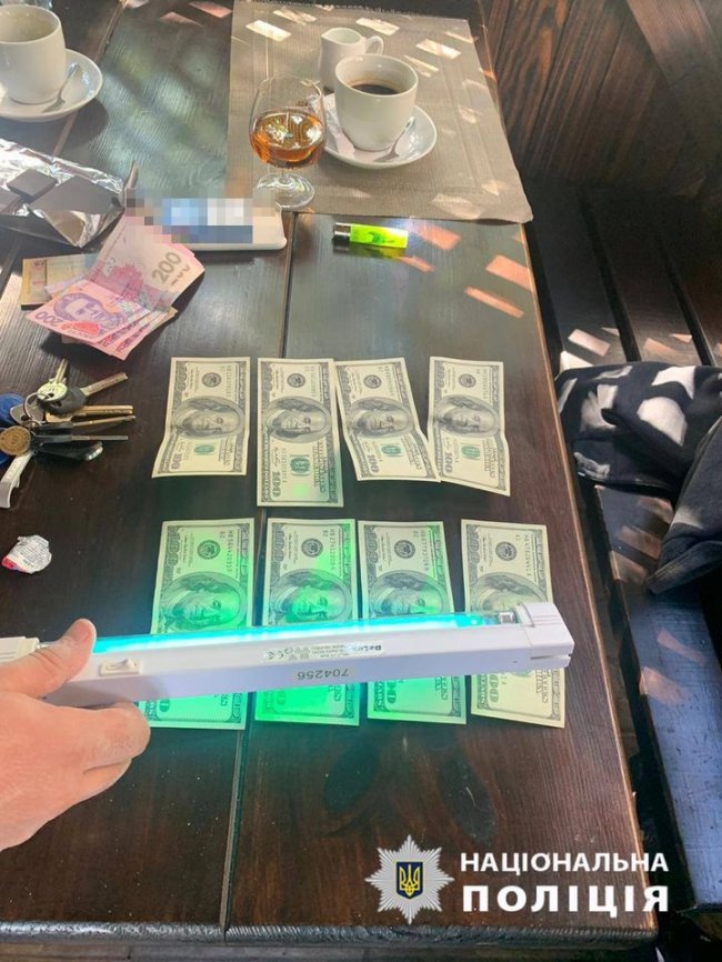 Фіскала з Волині викрили на постійних хабарах від підприємців: тривають обшуки 