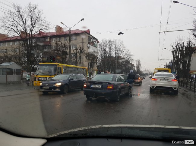Аварія у Луцьку: зіткнулись Audi і Renault. ФОТО