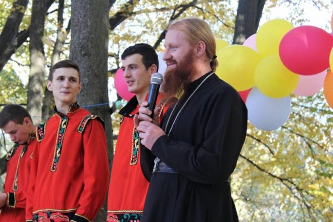 Із лицарями та подарунками: у Луцьку вперше влаштували фестиваль недільних шкіл. ФОТО