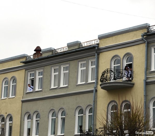 Під час хресної ходи у Луцьку окропили навіть мормонів