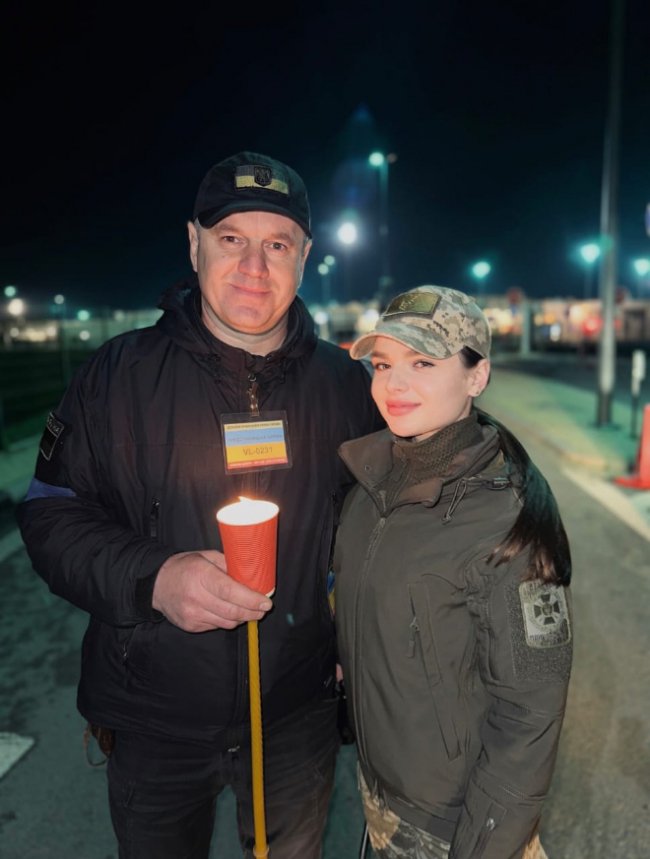 Волинські прикордонники зустріли Бдагодатний вогонь