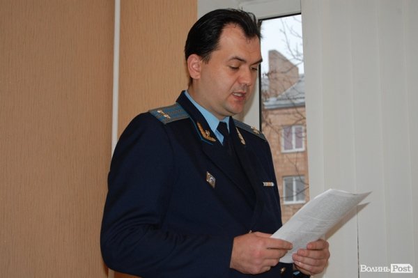 Прокурор Вадим Приймачок зачитує обвинувачення