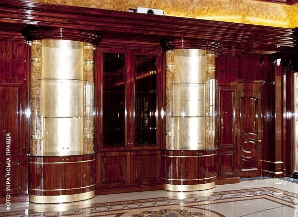 У Януковича є палац на воді, який коштує 75 мільйонів гривень. ФОТО