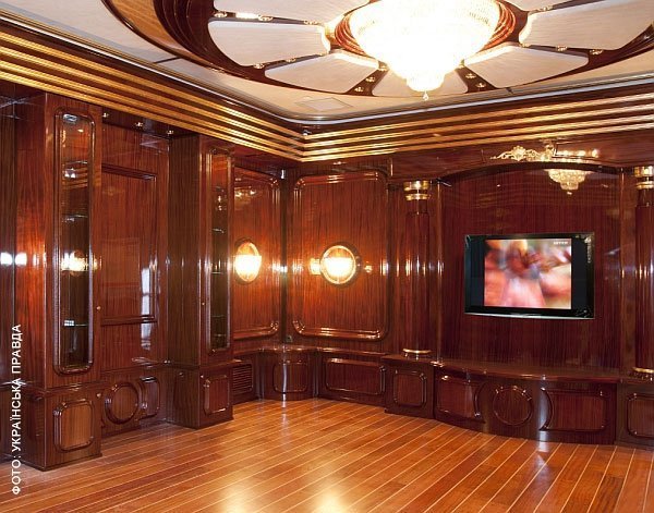 У Януковича є палац на воді, який коштує 75 мільйонів гривень. ФОТО