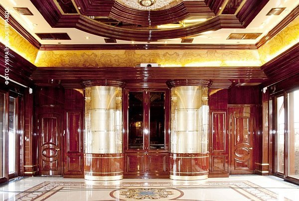 У Януковича є палац на воді, який коштує 75 мільйонів гривень. ФОТО