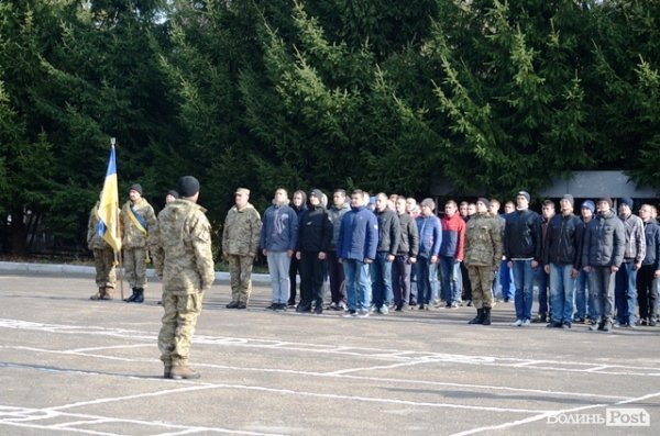 Волинські призовники поїхали на службу. ФОТО