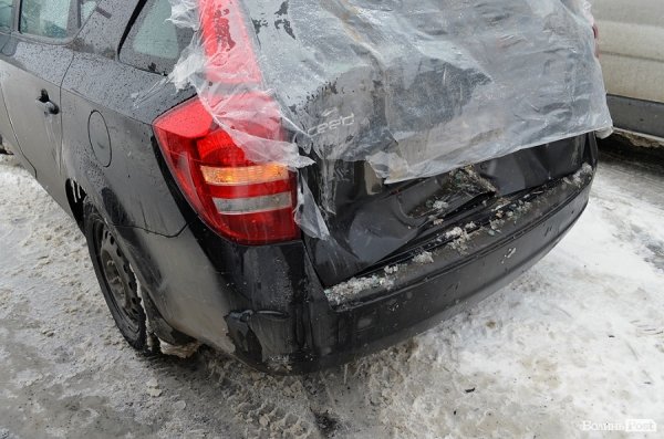 Аварія у Луцьку: люди «застрягли» у рейсовому автобусі. ФОТО