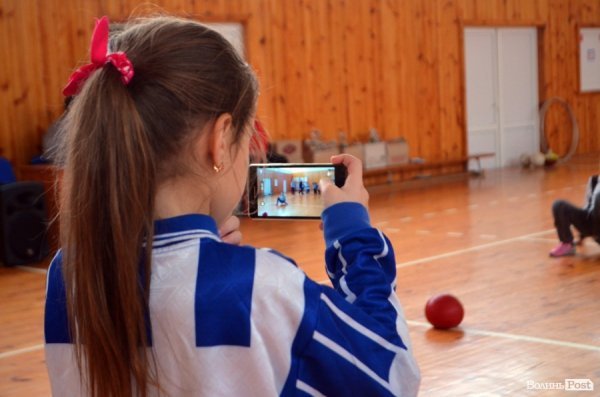 Бігали, раділи, вболівали: у Ковелі школярі змагалися на святкових «Веселих стартах»